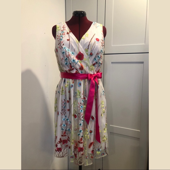 Floral Mesh sleeveless Dress - Picture 6 of 7